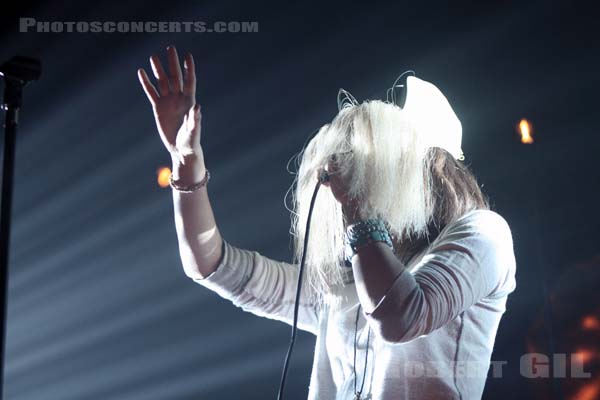 BLONDE REDHEAD - 2010-09-16 - PARIS - Le Bataclan - Kazu Makino